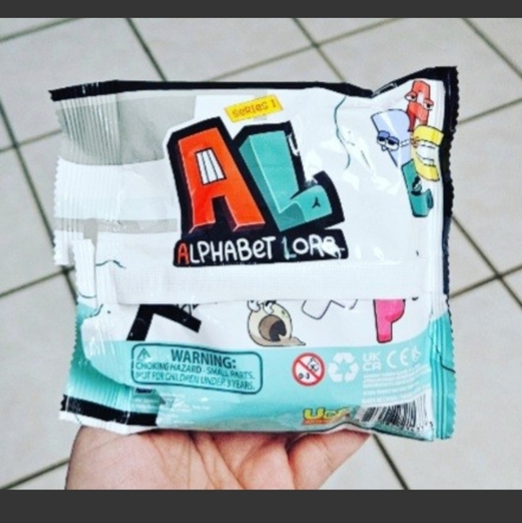 2024 Offical Alphabet Lore Collector Clips Series 1 Letter P - Picture 10 of 10